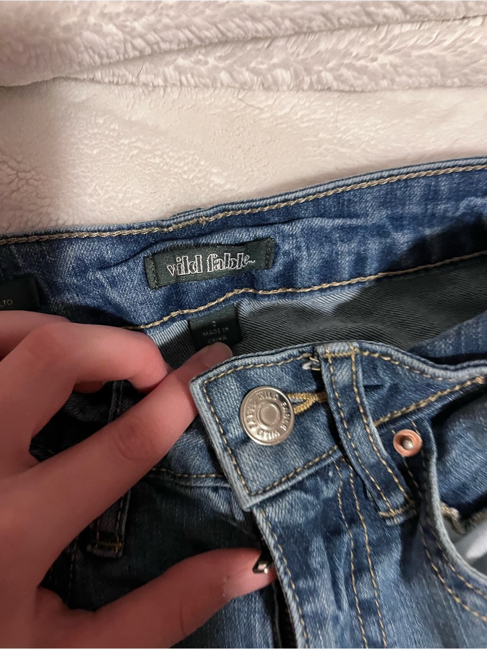 Wild Fable High-Rise Distressed Jeans size 2 - Picture 3 of 4